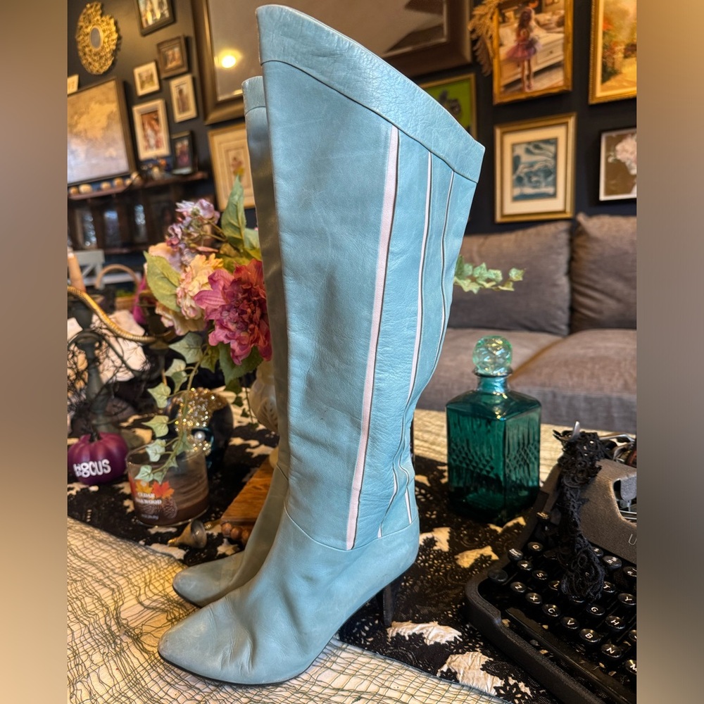 Absolutely amazing vintage 80s boots. Good condition size 8.5. Vero cuoio